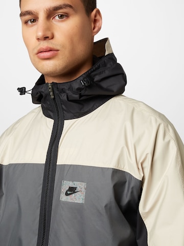 Nike Sportswear Jacke in Beige