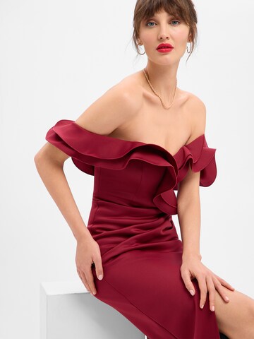 Lipsy Abendkleid in Rot