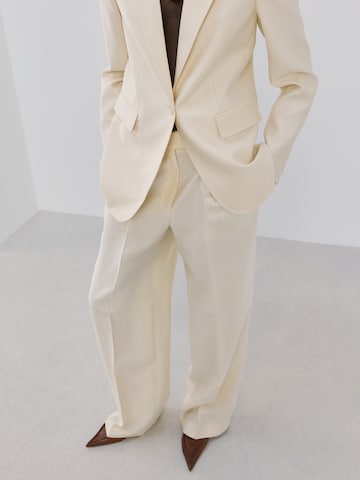 MANGO Normalny krój Spodnie w kant 'Veronica' w kolorze beżowy: przód