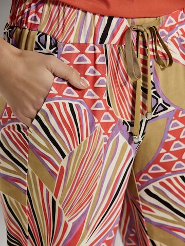 MADELEINE Regular Broek in Oranje