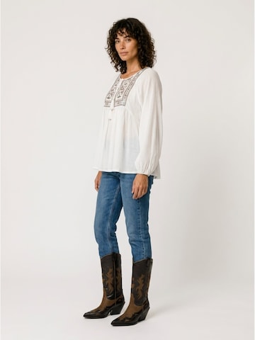 Miss June Blouse 'Rappsodia' in Beige