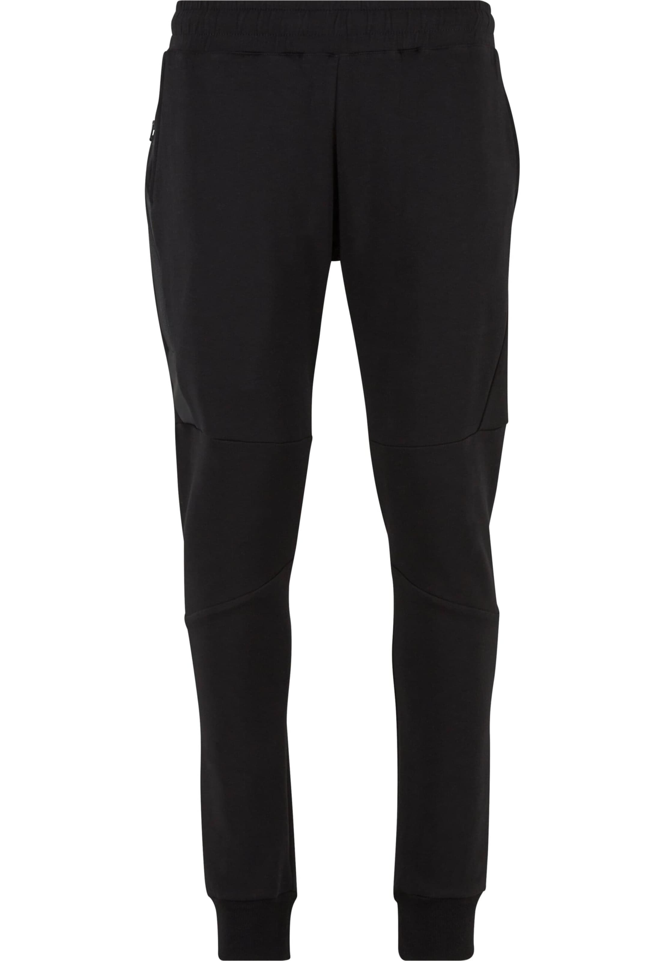 Mister Tee Tapered Hose in Schwarz: Vorderseite