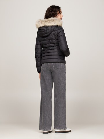 Tommy Jeans Jacke in Schwarz
