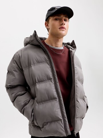 JACK & JONES - Chaqueta de entretiempo en gris: frente