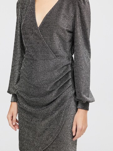 b.young - Vestido de gala 'Tacha' en plata
