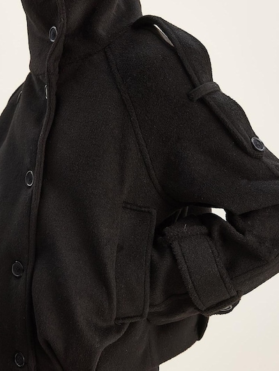 Bianco Lucci Veste mi-saison en S en noir, Vue avec produit