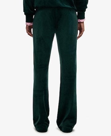 Regular Pantalon 'Country Club' Superdry & Co en vert