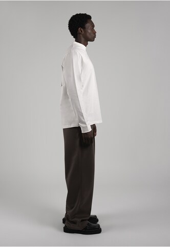 Prohibited - Camisa 'Après Ski' em branco: lateral