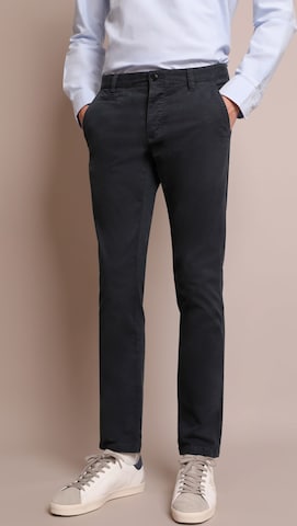 Regular Pantalon chino Scalpers en bleu