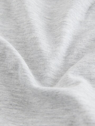 Tricou de la Next pe gri