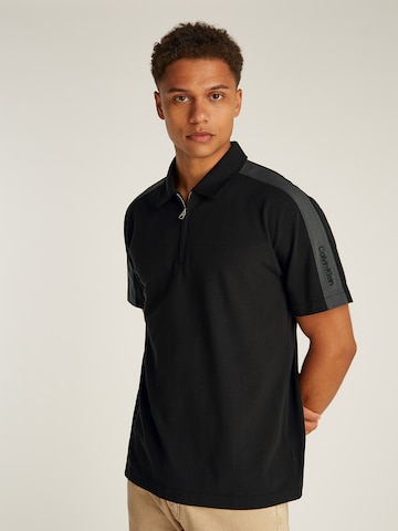 Tricou de la Calvin Klein Jeans pe negru: față