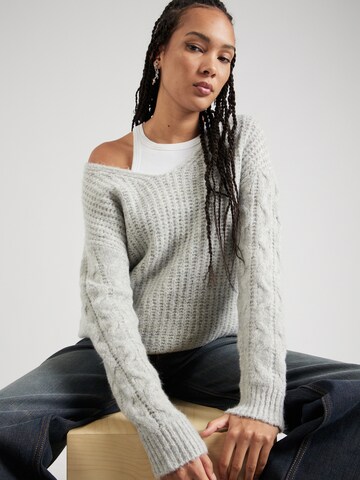 Pullover 'May' di ABOUT YOU in grigio