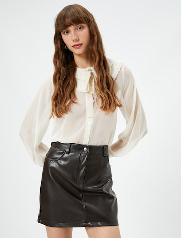 Koton Blouse in White: front