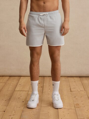 DAN FOX APPAREL Zwemshorts 'Kerim' in Grijs: voorkant