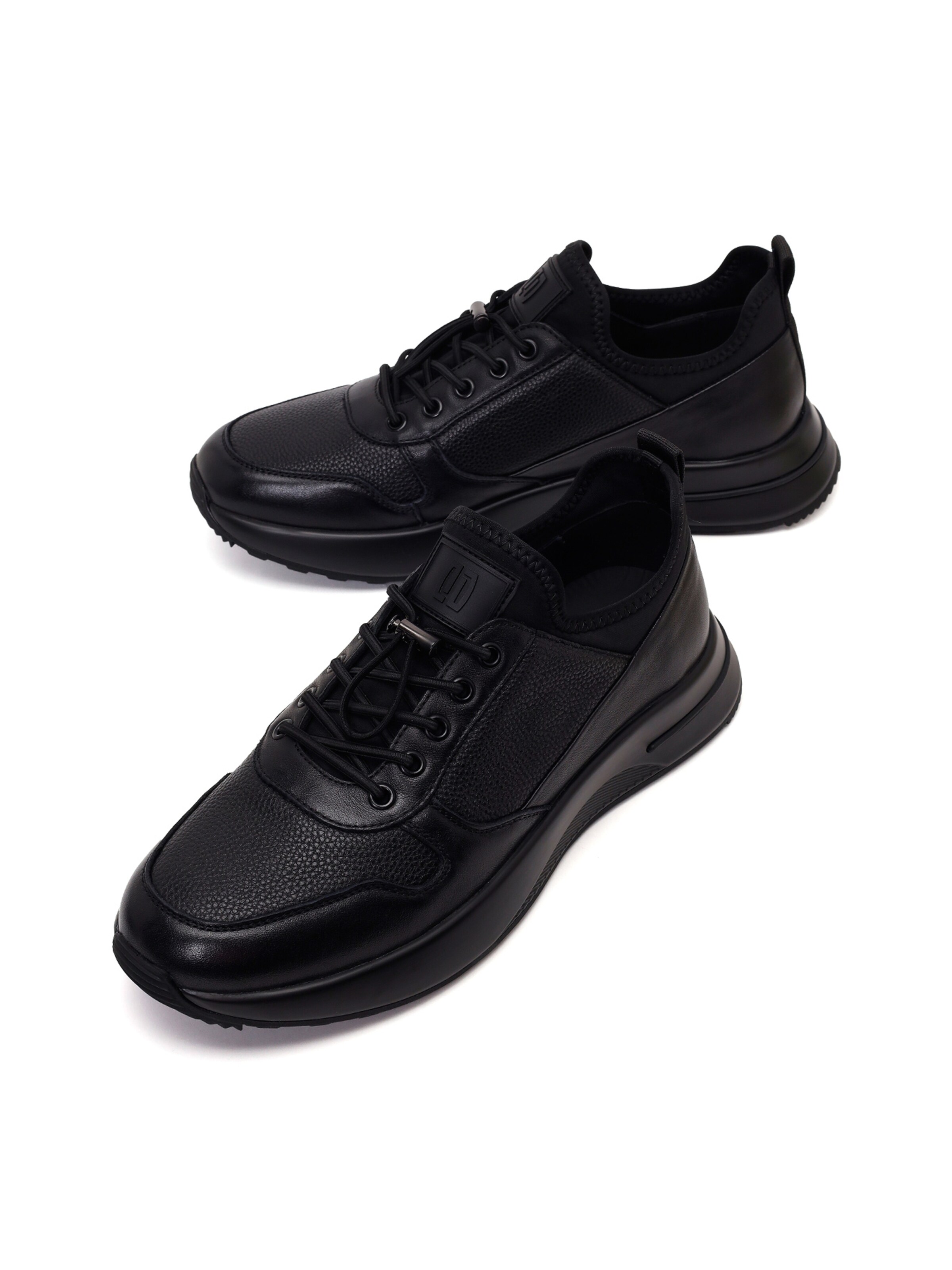 Sneaker bassa di Derimod in nero