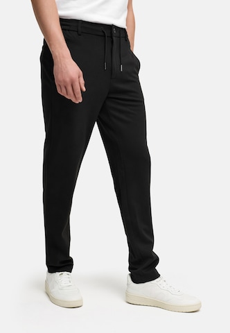Regular Pantalon chino 'Harngate' Kronstadt en noir