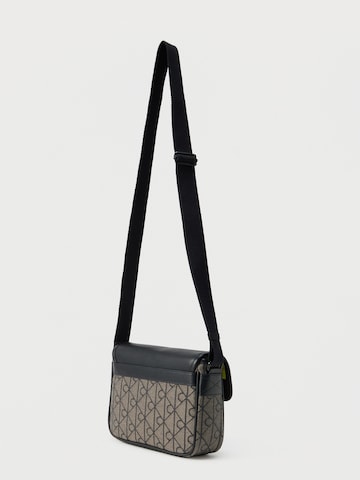 Calvin Klein - Bolso de hombro en negro