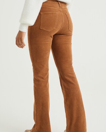 WE Fashion Flared Broek in Bruin