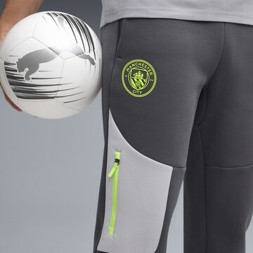 PUMA Loosefit Sportbroek 'Manchester City Pumatech' in Grijs