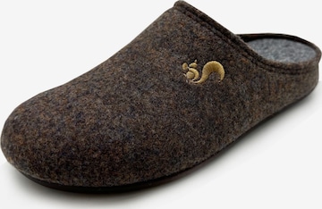 thies Hausschuh 'thies 1856 ® Recycled PET Slipper' in Braun: Vorderseite
