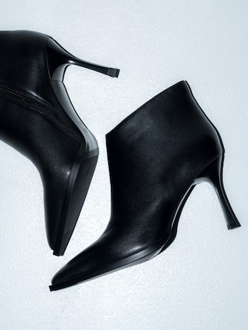Estro Ankelboots '690-801' i svart