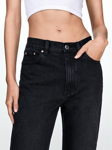 Pull&Bear Regular Jeans in Black