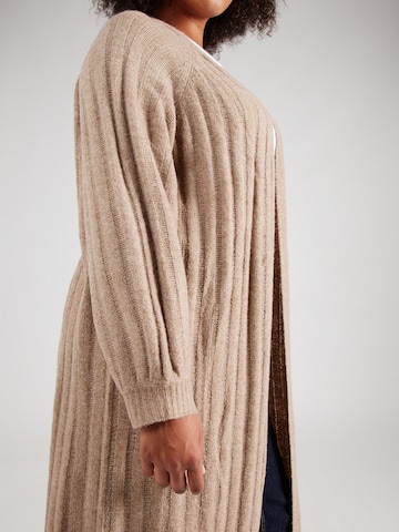 PIECES Curve Strickjacke 'PCMAGGY' in Grau