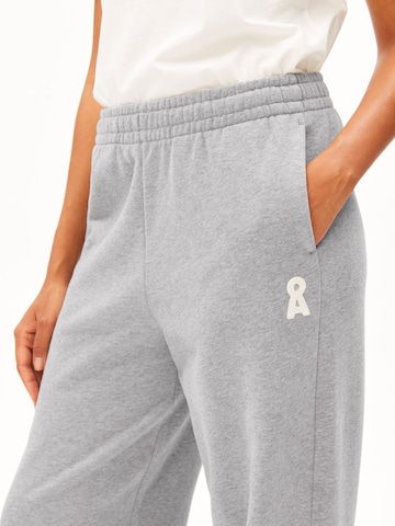 ARMEDANGELS Loosefit Broek 'Iconic Å Ivaara' in Grijs