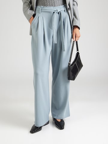 ONLY - Pierna ancha Pantalón plisado 'ONLEVI' en azul: frente
