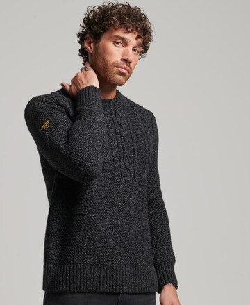 Superdry Sweater in Black: front