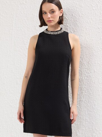 Trendyol - Vestido en negro: frente