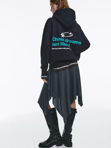 Bluză de molton de la Pull&Bear pe albastru