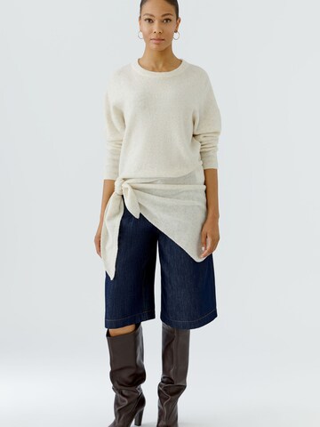 OUI Scarf in White
