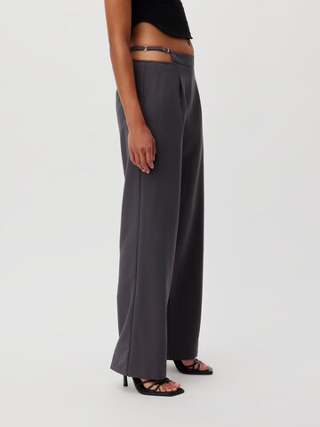 Regular Pantalon à pince 'Malin' LeGer by Lena Gercke en gris