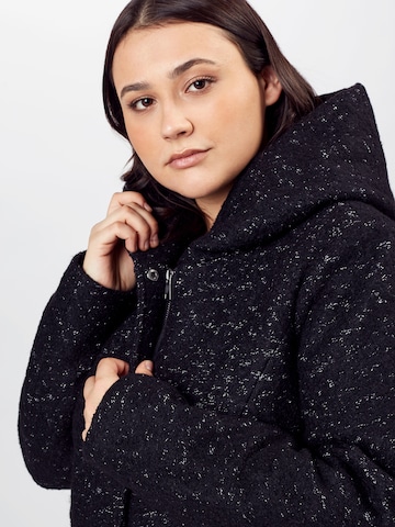 ONLY Carmakoma Ανοιξιάτικο και φθινοπωρινό παλτό 'NEWSEDONA' σε μαύρο