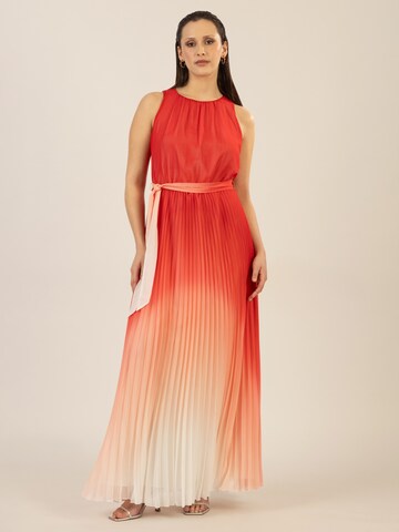 Rochie de seară de la APART pe roșu: față