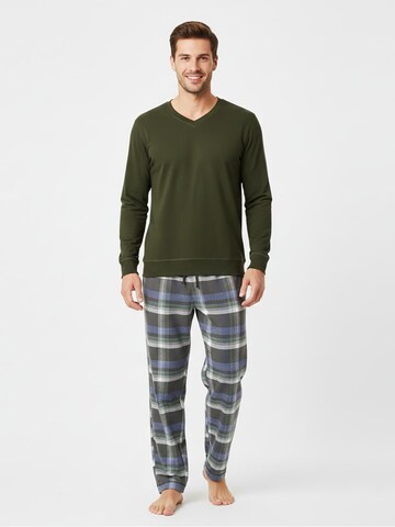 La V Pajamas long in Green