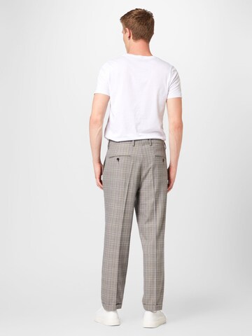 Regular Pantalon à plis BURTON MENSWEAR LONDON en gris