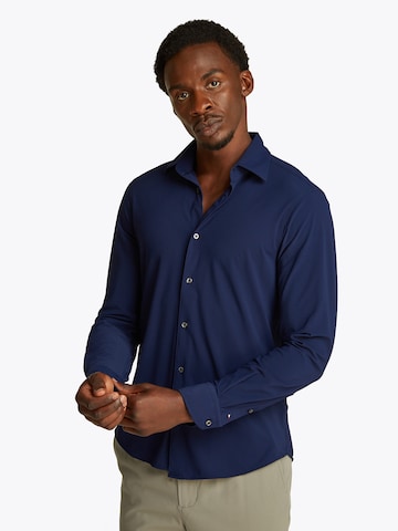 Coupe regular Chemise TOMMY HILFIGER en bleu : devant