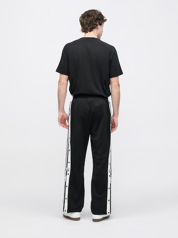 ADIDAS ORIGINALS Loosefit Παντελόνι 'ADIBREAK' σε μαύρο
