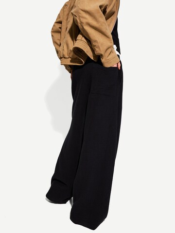 Bershka Wide leg Trousers in Black