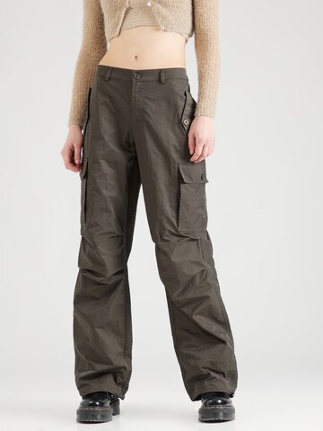 Oval Square Loose fit Cargo Pants in Green: front