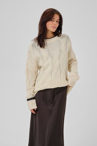 My Essential Wardrobe Sweater in White: front