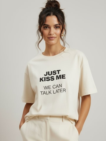 WEARABLE STORIES Shirt 'Kiss me' in Beige