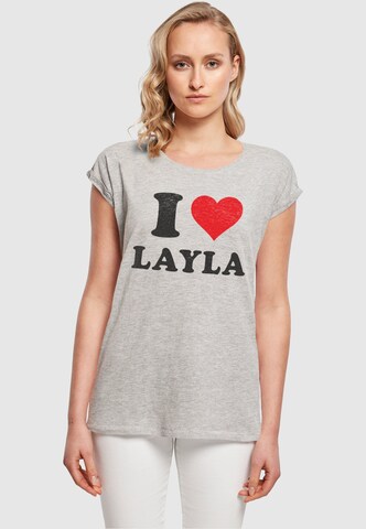 Merchcode Shirt 'I Love Layla' in Grijs: voorkant