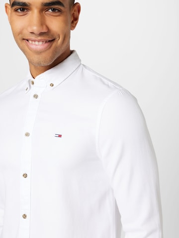 Coupe regular Chemise Tommy Jeans en blanc