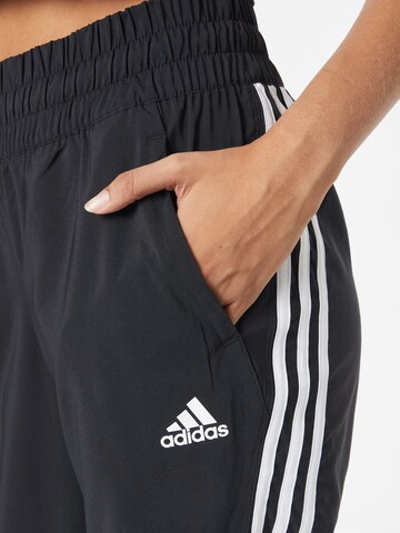 Effilé Pantalon de sport ADIDAS SPORTSWEAR en noir