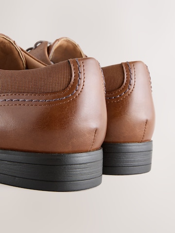 Chaussure à lacets Next en marron
