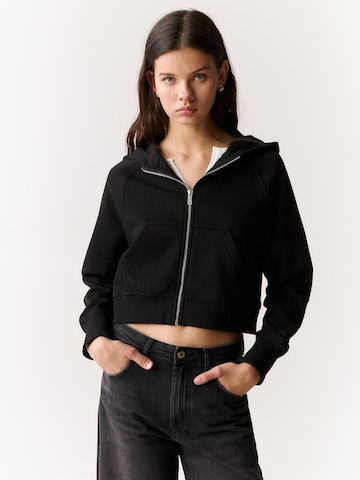 Pull&Bear Jopa na zadrgo | črna barva: sprednja stran
