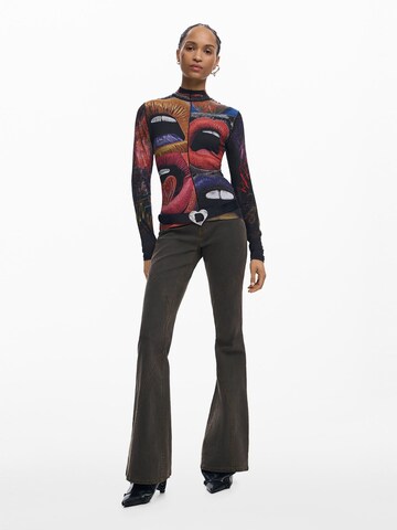 Tricou de la Desigual pe negru